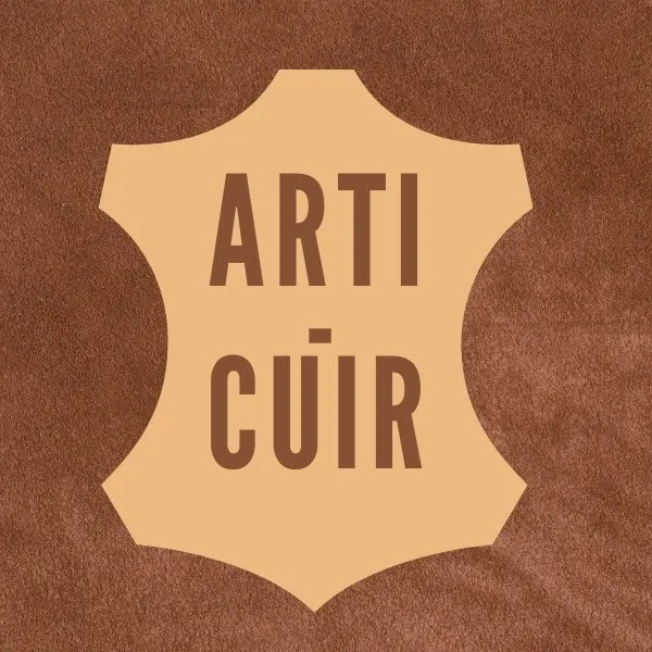Logo articuir: morceau de cuir avec le nom écrit Arti-Cuir écrit dessus
